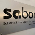 Targa con lettere lucide in rilievon sede Sabor